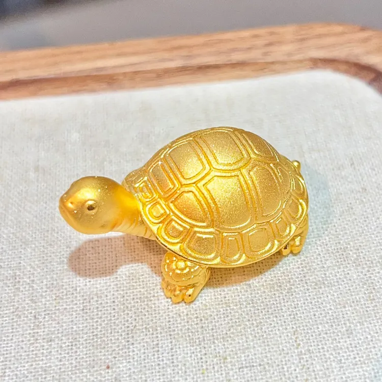 漁夫新市集開幕期間(4/28至5/25)消費滿額抽獎活動，可抽最高價值3萬元的招財黃金龜。漁業處提供