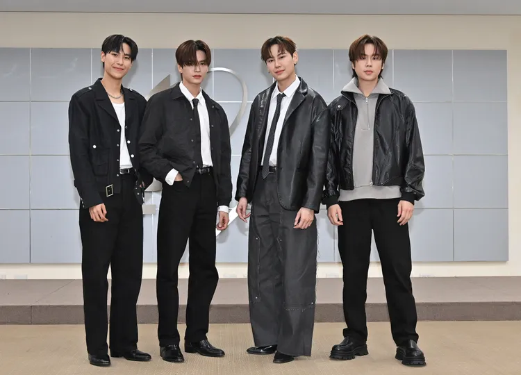 Junior（左起）、Mark、Boun、Prem同門，感情融洽。台視提供