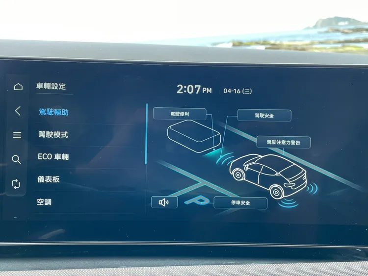 主被動駕駛輔助系統部分，Tucson L全車系標配的Hyundai SmartSense系統能達到相當Level 2半自動駕駛輔助能力。林浩昇攝