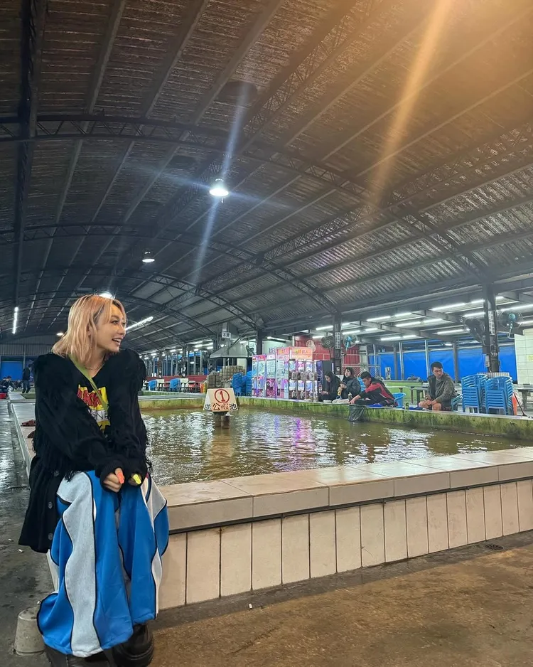 倖田來未在釣蝦場留影。翻攝倖田來未IG