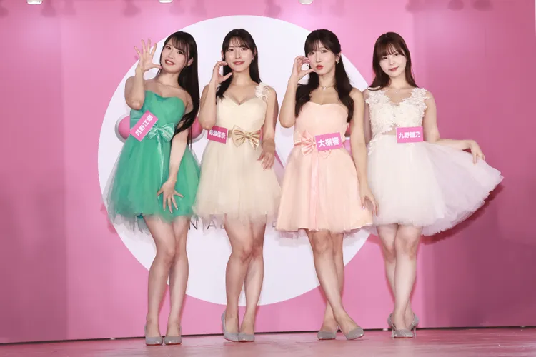 TAE代言人月野江翠（左起）、森澤佳奈、大槻響、九野雛乃會舉行合影會。彭欣偉攝