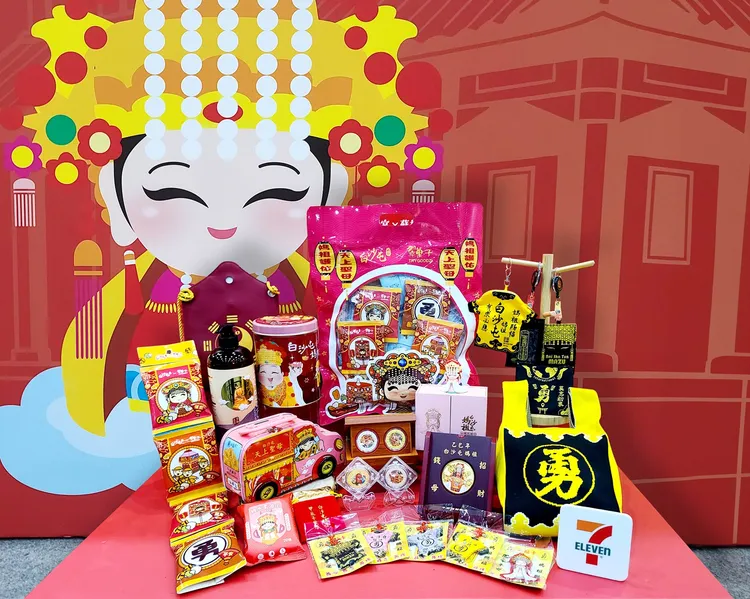 超商攜手白沙屯拱天宮推出「潮拜媽祖」系列限定紀念商品。7-ELEVEN提供
