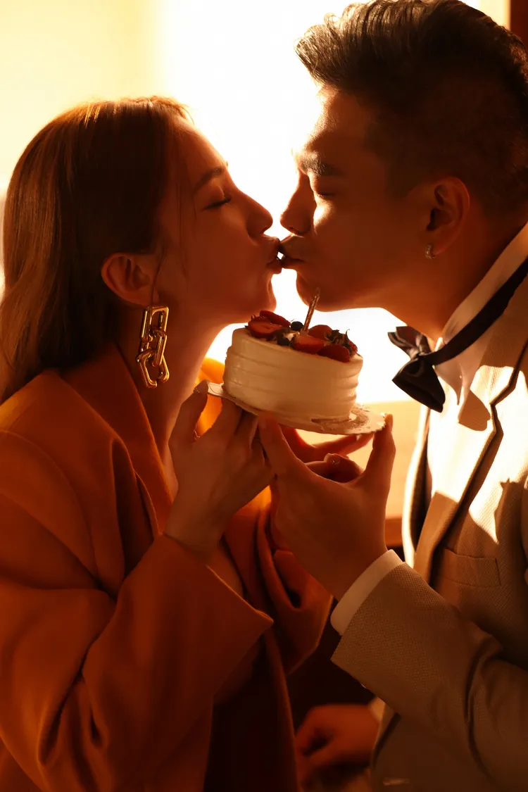 愛雅、老公小萬。有魚娛樂提供