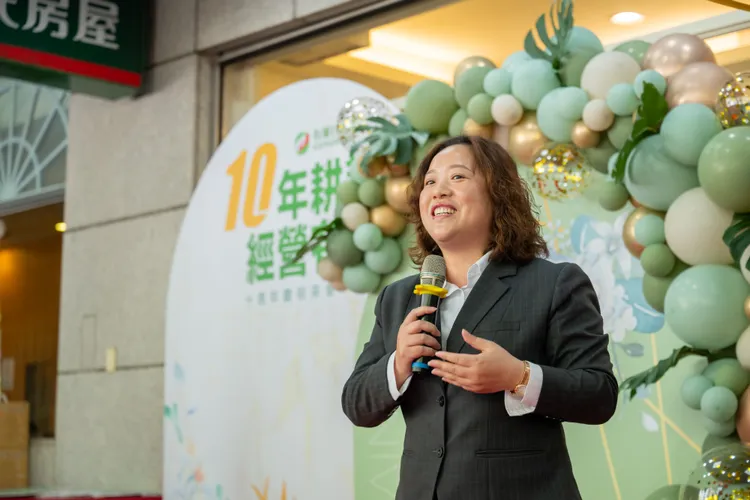 賀之羚認為，永慶房產集團加盟總部給予加盟店全方面的支援，是加盟店最穩固的靠山。永慶房產集團提供