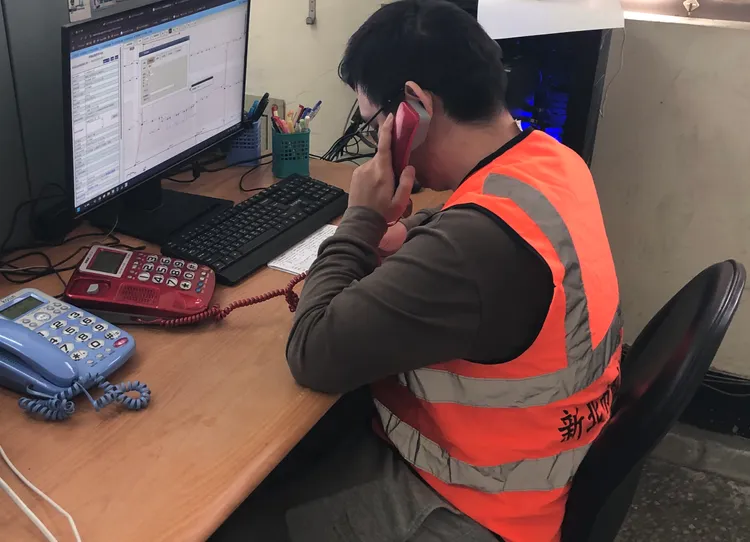 清疏專線接獲市民來電後，專業團隊立即查詢並通知現場人員前往解決市民的困擾。水利局提供