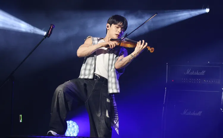 辛禮讚穿無袖熱到流汗。莊宗達攝