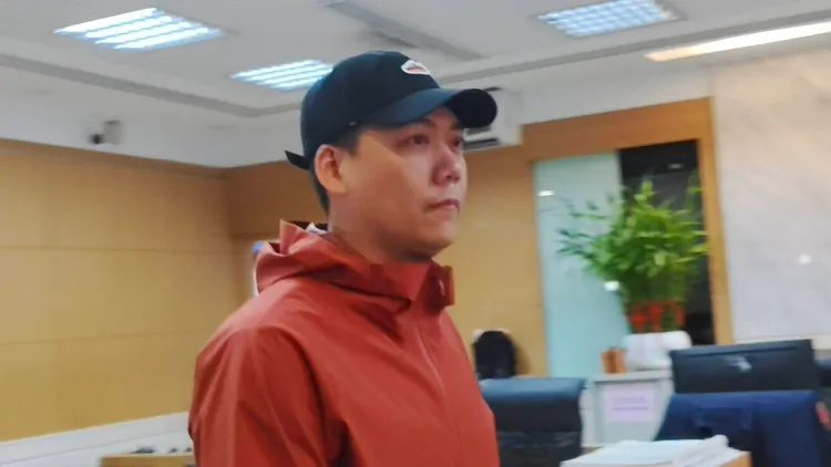 罷吳四騎士賴苡任晚間被移送北檢。張欽攝