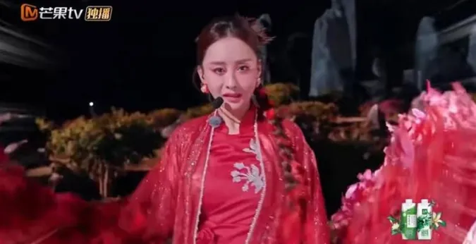 陳德容連造型都被諷刺「冷宮裡瘋掉的妃子」。翻攝微博