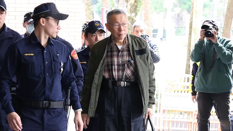 黃揚明爆料柯文哲硬碟中的「不雅照」只是女星寫真集。資料照片