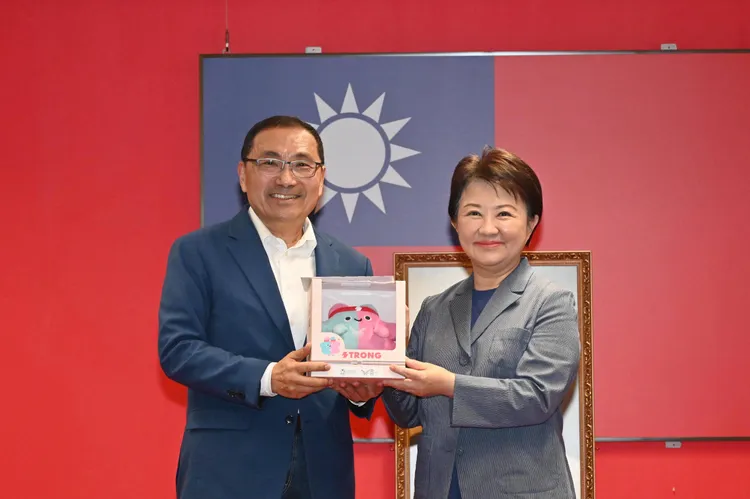 新北市長侯友宜、台中市長盧秀燕。新北市府提供