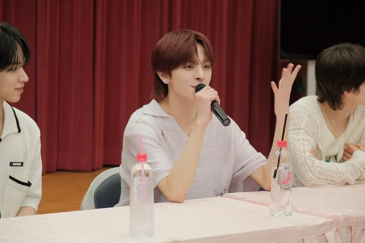 方毅家（中）想帶隊友去逛夜市。AM STUDIO提供