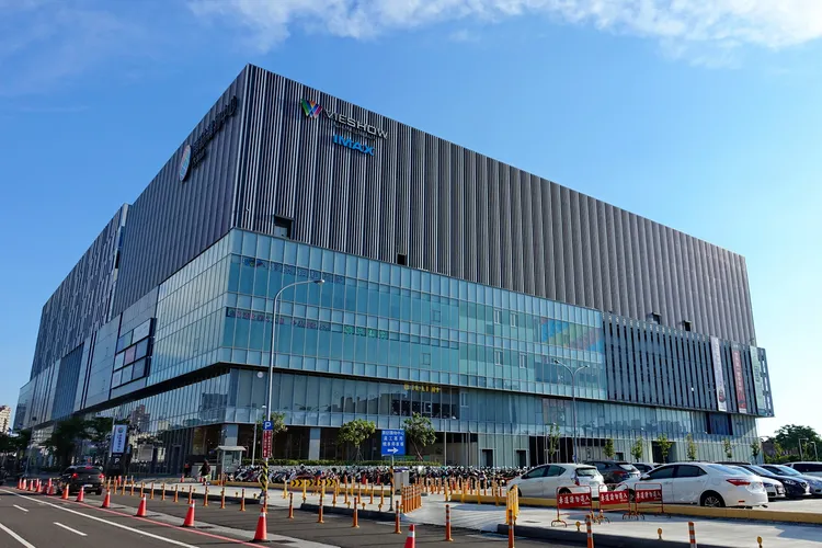 「東區」不僅有台南最熱門的購屋中心，身為文教區也吸引家長置產，中坪數、低總價物件供不應求。永慶房產集團提供