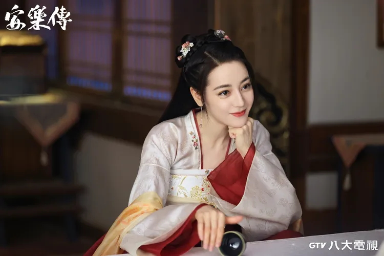 迪麗熱巴談到角色擅於交際結識朋友，與她真實性格有差異。八大提供