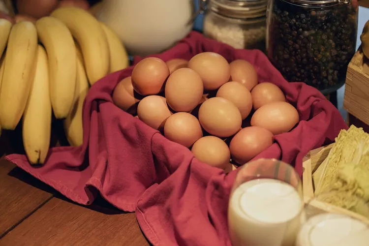 慕軒飯店選用非籠飼雞蛋與動物福利標章的鮮乳，支持在地小農與友善酪農環境。慕軒飯店提供