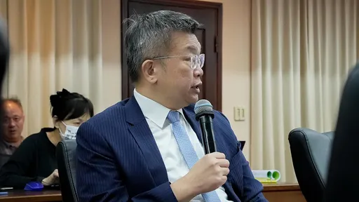 民眾看到「蔡其昌」背心安心連署 填完才知竟是罷免蔡其昌