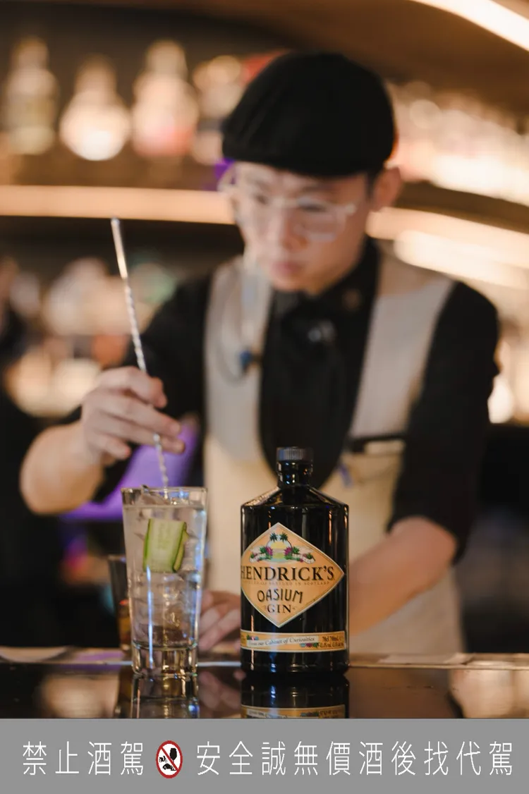 亨利爵士獨家季節調酒，揉合小黃瓜的清爽、鮮果的明亮與草本的層次交織，細膩呈現沙漠綠洲的清爽氣息。業者提供