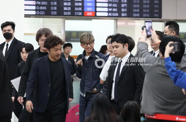 木村拓哉抵台松山機場500位粉絲等待接機。特勤中心攝