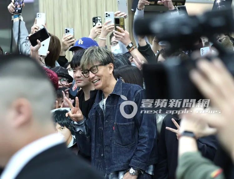 木村拓哉跟粉絲合照，表情看起來相當開心。特勤中心攝