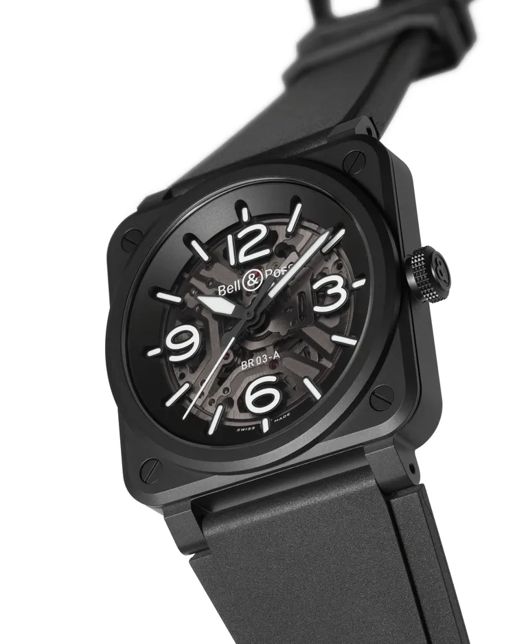 Bell & Ross BR-03 Skeleton概念錶款，41mm，黑色陶瓷錶殼，透明煙燻板錶盤，黑色橡膠與超強韌黑色合成織布錶帶，BR-CAL.328自動機械機芯，動力儲存54小時，防水深度100米，21萬2000元。品牌提供