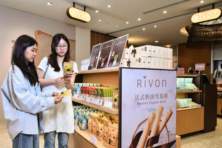 法式糕點品牌 RIVON禮坊插旗台北101。業者提供