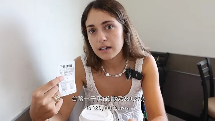 女生表示西班牙並沒發票對獎機制。翻攝《Stopkiddinstudio》YouTube