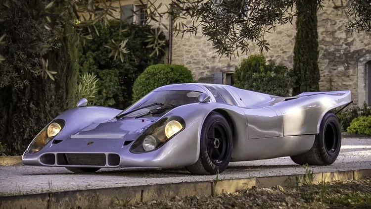 50年前Porsche就曾將搭載水平對臥12缸引擎的917賽車，成功改裝成合法上路的街道版本。原廠照片