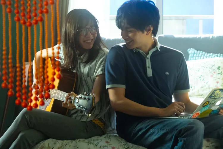 milet（左）首次挑戰大銀幕，感謝中島健人帶領她入戲。甲上娛樂提供