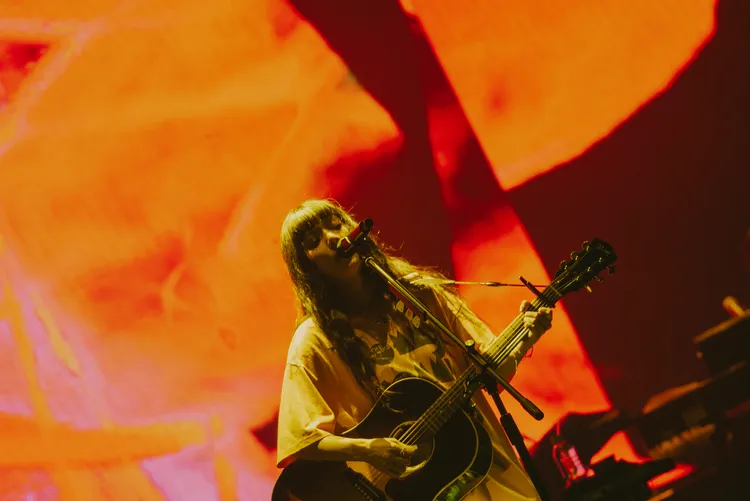 愛繆自彈自唱，帶來多首金曲。credit永峰拓也