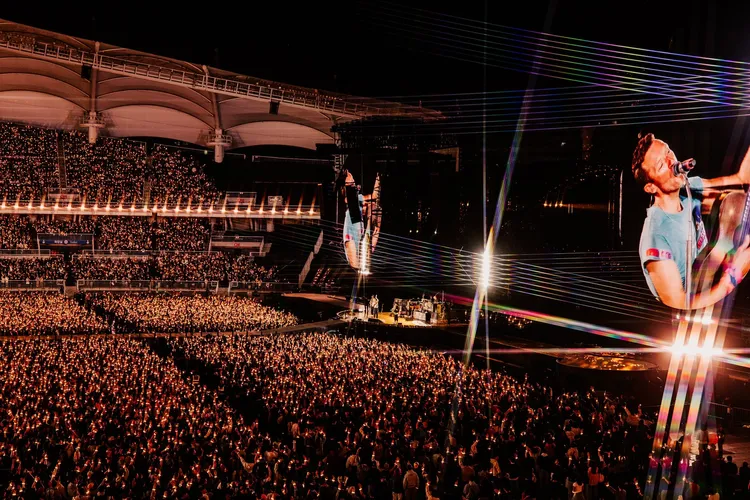 Coldplay睽違8年造訪韓國， 本月16、18、19、22、24、25日共表演6場，預計動員30萬人次。翻攝Coldplay X