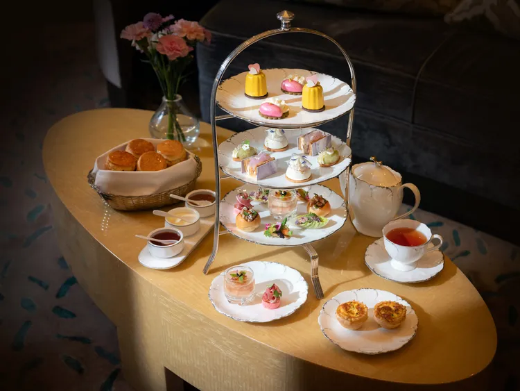 台北文華東方酒店深受名媛貴婦推崇的「青隅」，5/1起至5/31推出「珍寵」頂級下午茶饗宴，以燕窩、玫瑰、橙花、紅心芭樂等春季美麗元素幻化為一系列挑動味蕾的繽紛奢華美點。台北文華東方酒店提供