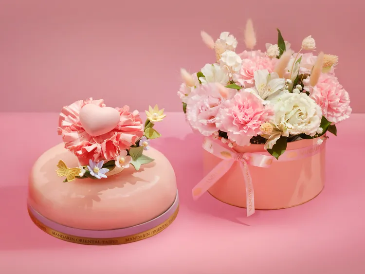 台北文華東方酒店「文華餅房」，由行政西點主廚趙崇曦精心設計的母親節限定7吋蛋糕，亦可搭配康乃馨花禮「花語獻禮」。台北文華東方酒店提供