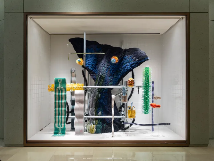 台中在地藝術家陳聖文打造的主題櫥窗。品牌提供