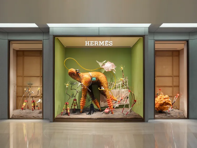 台中在地藝術家陳聖文打造的主題櫥窗。品牌提供