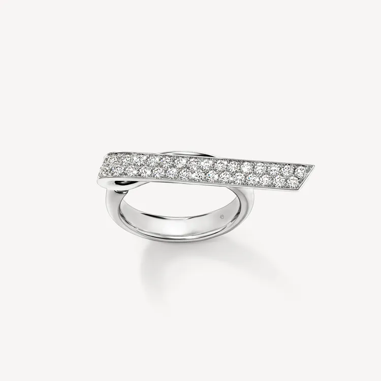 INSIDE／OUT Flip白K金鑽石戒指，17萬8000元。品牌提供