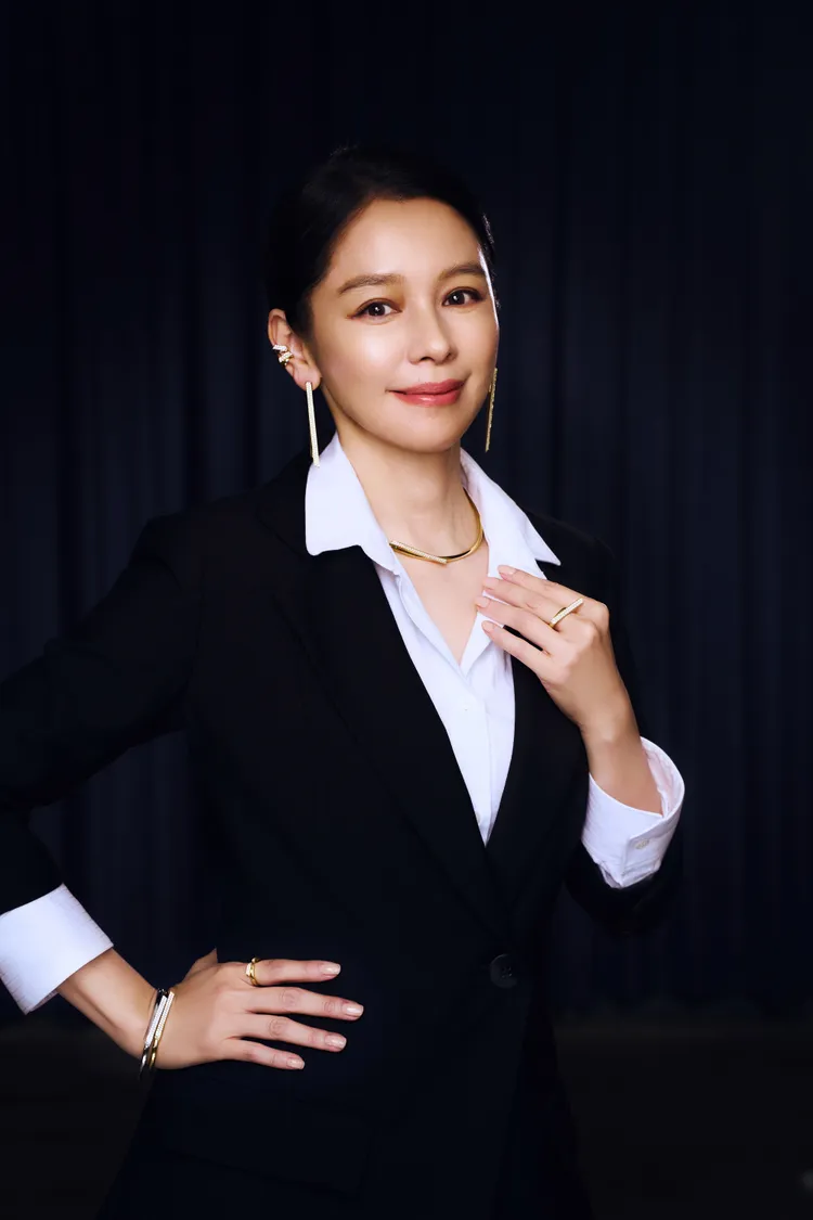 上月迎接50歲的徐若瑄，演繹Hearts On Fire INSIDE/OUT系列珠寶。翻攝IG