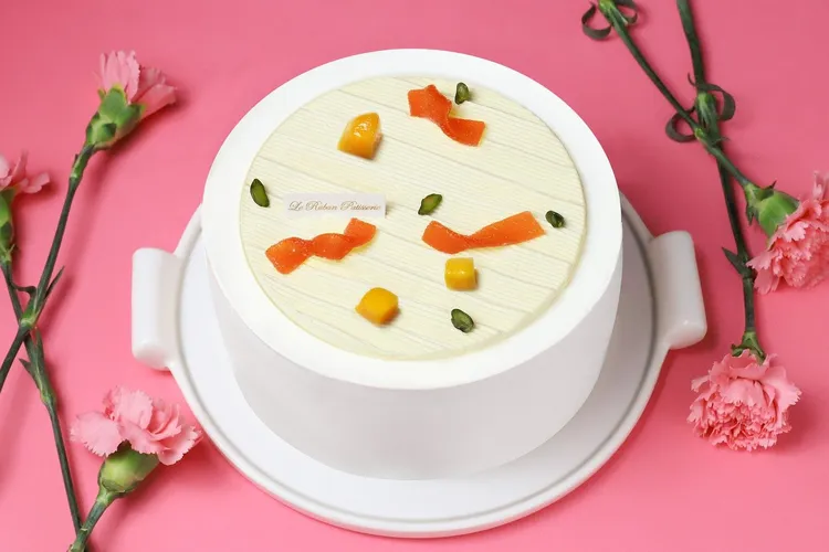 《芒果百香果鮮奶油蛋糕（冷凍戚風）》提供宅配服務，讓全台的媽媽都能輕鬆在家享用這份夏日好味道。業者提供