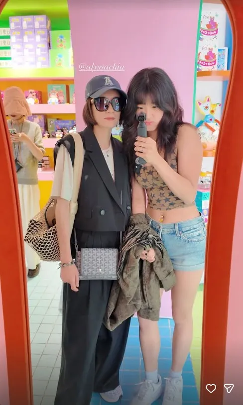 梧桐妹穿著與賈靜雯成反差。翻攝梧桐妹IG