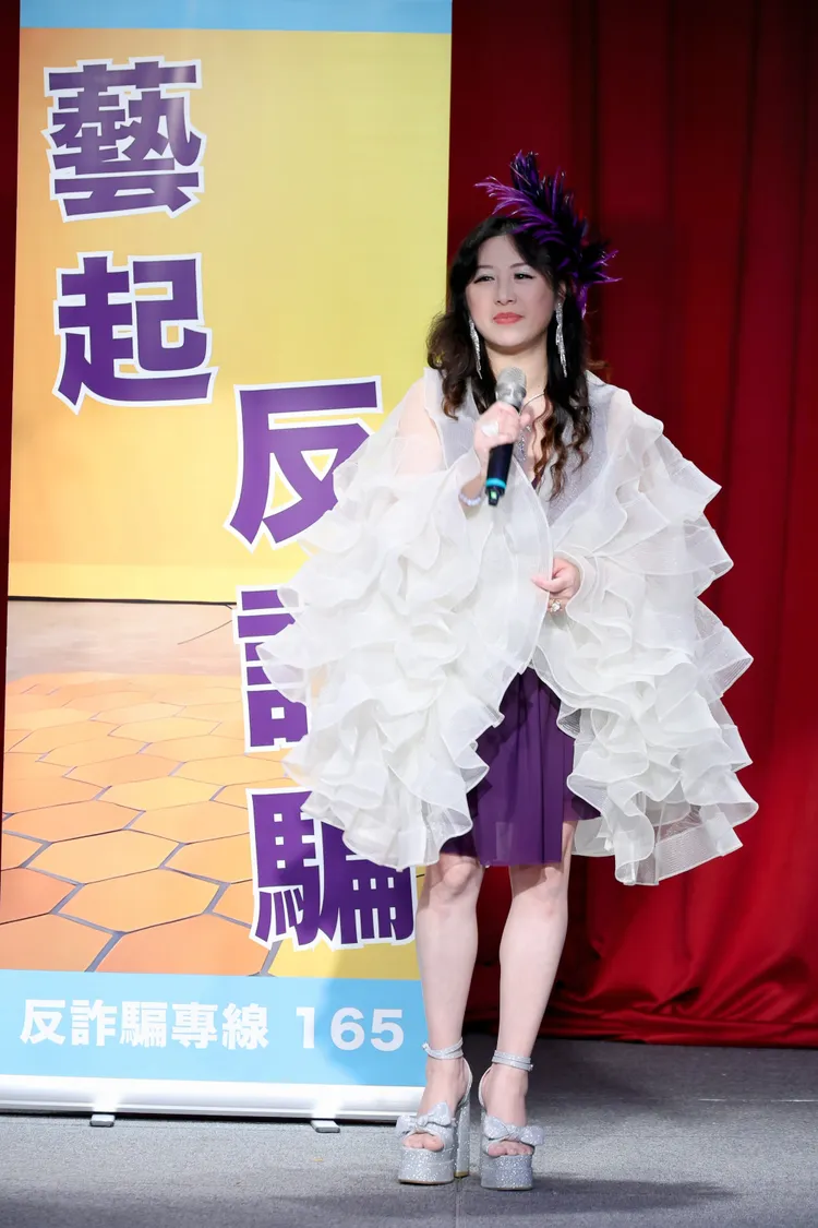 蘇霈上台演唱。攝影中心攝