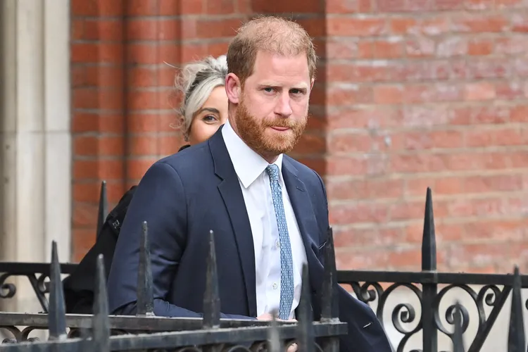 哈利上周返回倫敦兩天出庭。路透