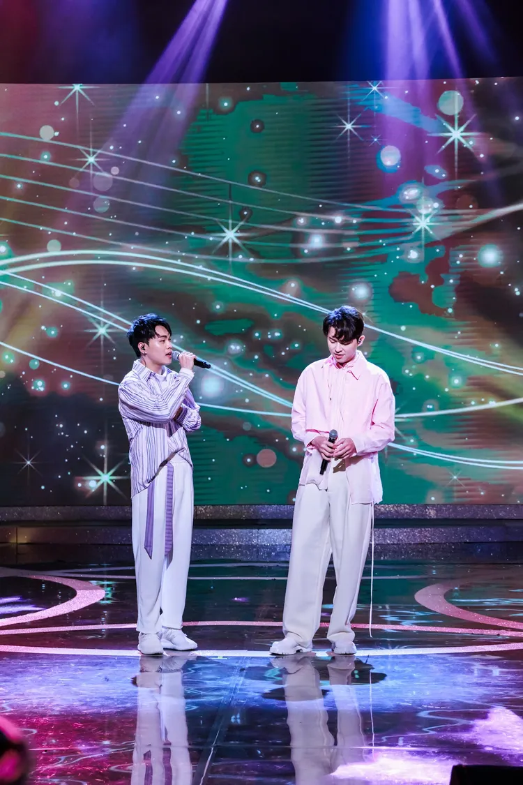 李子森與師弟朱宇青男男對唱。米樂士娛樂提供