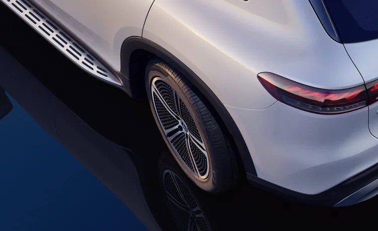 正25年式EQE 350 SUV配備後軸轉向系統。業者提供