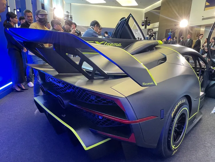 MCXtrema 全球限量僅 62 台，搭載 740 匹最大馬力與 730 Nm 峰值扭力，堪稱賽道上的終極性能傑作。林浩昇攝