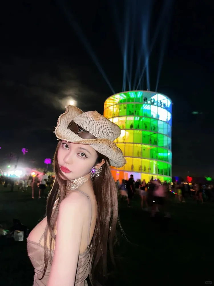 周揚青在科切拉音樂節嗨爆了。翻攝周揚青小紅書