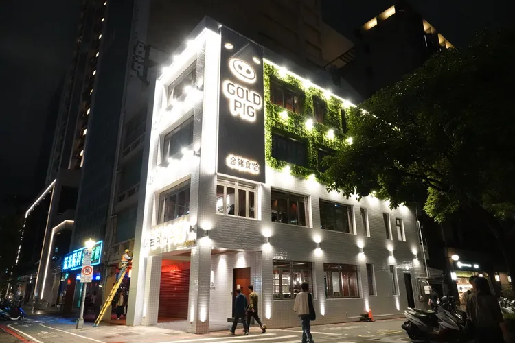 SJ隊長利特、銀赫兩人慶功宴的餐廳選在各大韓星踩點的「金豬食堂」台北店，5/13才正式開幕。特勤中心攝