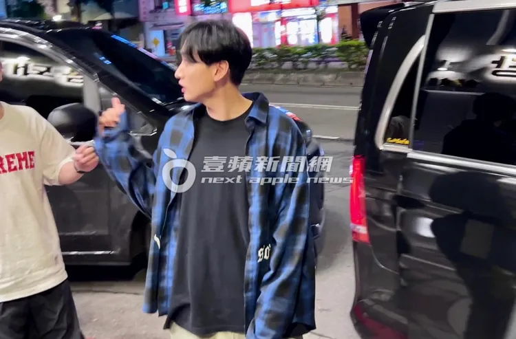 銀赫疑惑自己是不是上錯車，轉頭與工作人員確認。特勤中心攝