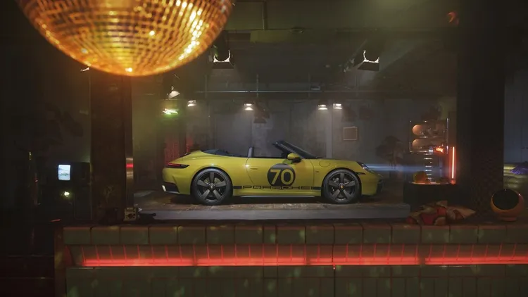 車側經典「Lollipop」起跑編號框與Porsche字樣則向賽道傳奇致敬。原廠照片