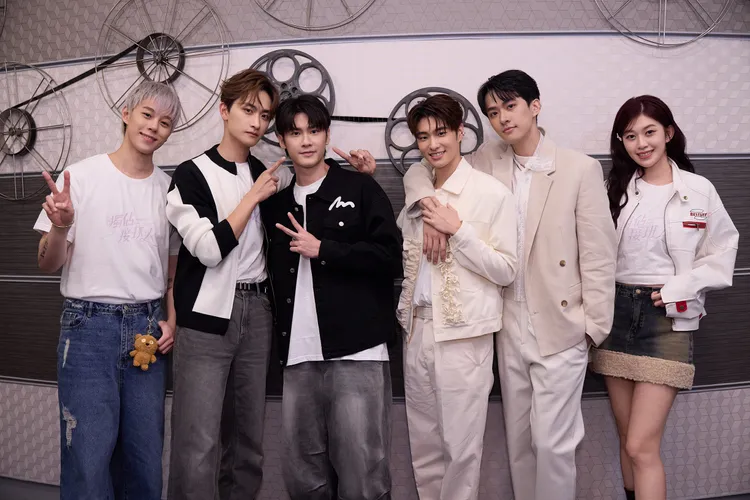 演員孫麥傑（左起）、毛祁生、張家陞、朴靖恆、徐瑋澤、紀欣伶。LINE TV提供