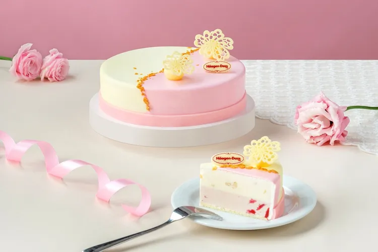 哈根達斯全新推出「浪漫綺麗」，內有滑順濃郁的夏威夷果仁與甜蜜的草莓冰淇淋。業者提供