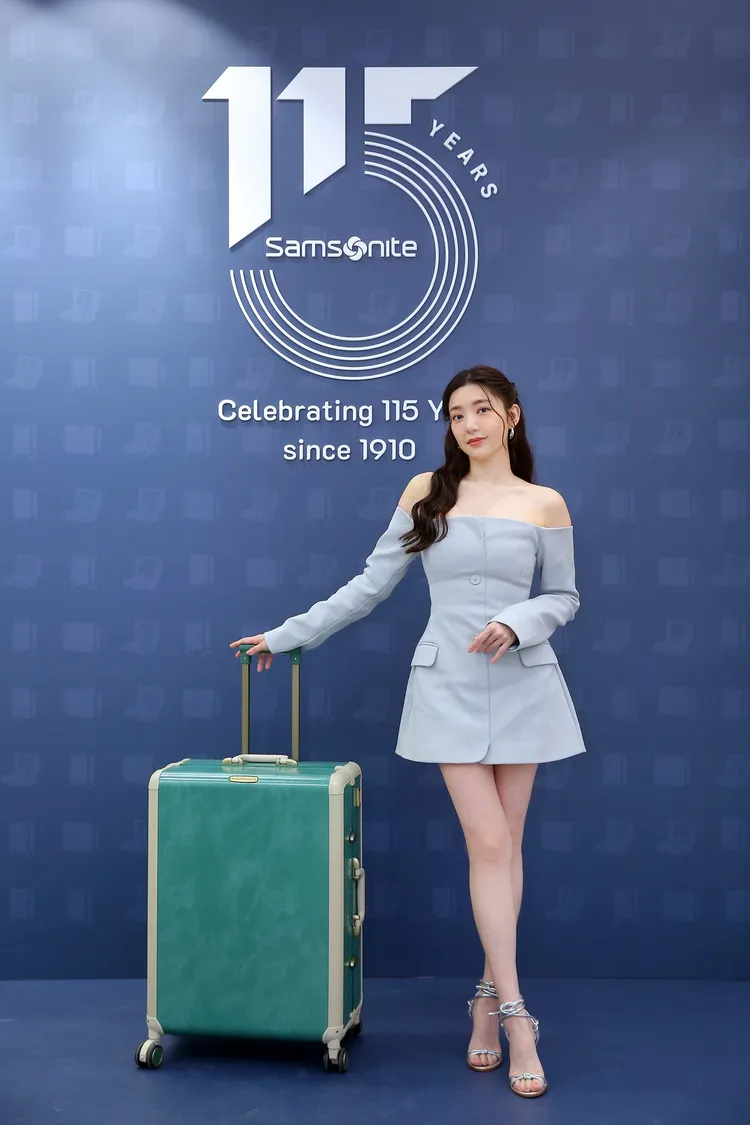 女神郭雪芙攜手全球限量的New Streamlite系列登場，完美詮釋復古優雅與現代機能交融的時髦品味。業者提供