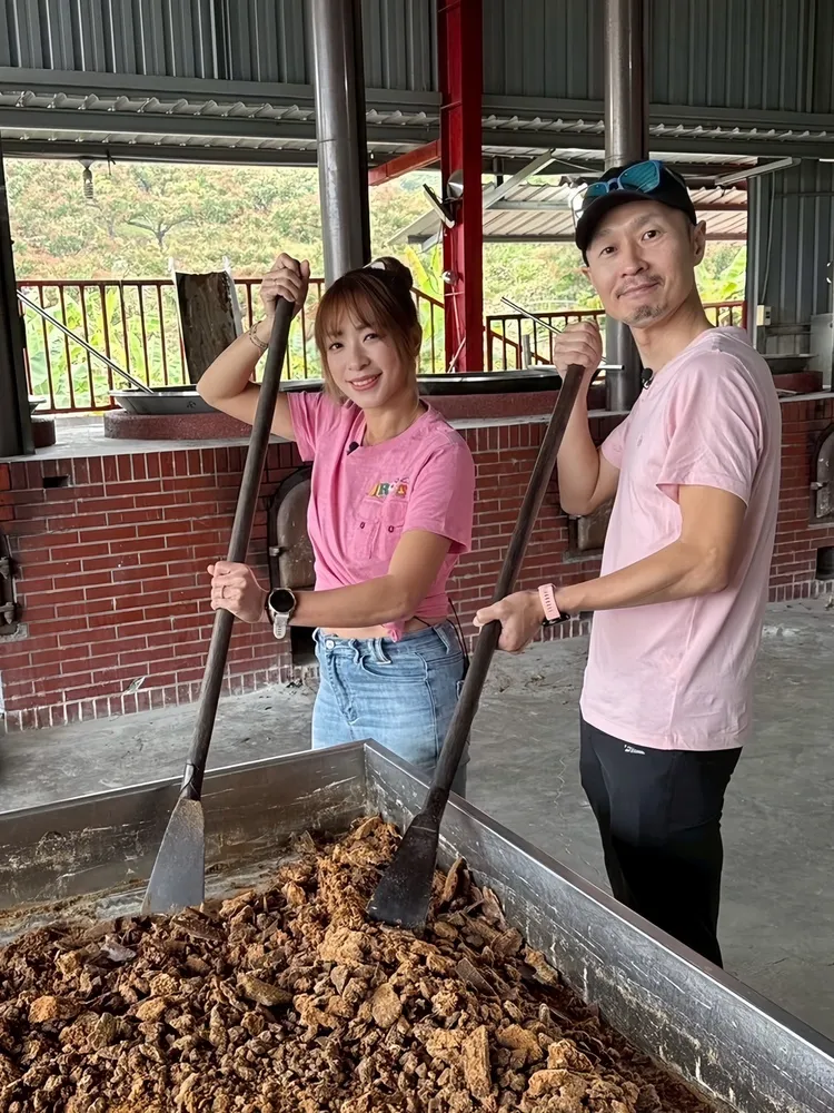 段慧琳（左）與後藤友嗣的旅程「全程高甜」。民視提供